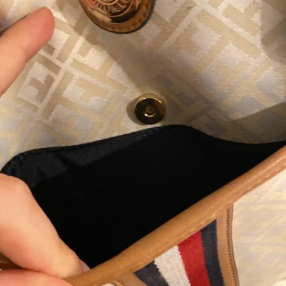 New with Tags- Tommy Hilfiger- “The Shopper” Bag-Lots of pockets!! - Picture 3 of 12